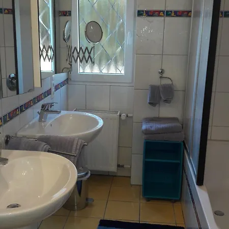 Casa Rossa * نيكارشتايناخ